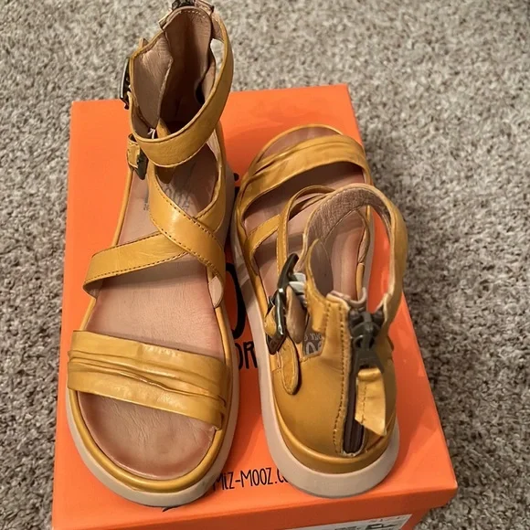 MizMooz sandals.Yellow.Zipper on the back.Adjustable buckles.Great condition - Picture 2 of 6